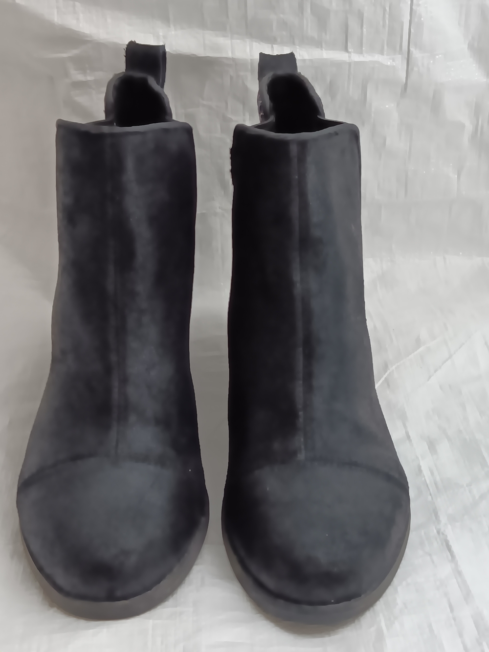 Toms brand  black  chelsea style boots